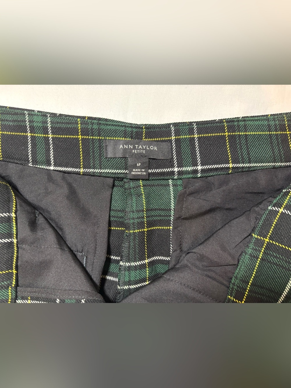 Ann Taylor Green Plaid Women’s Chinos - Picture 10 of 10
